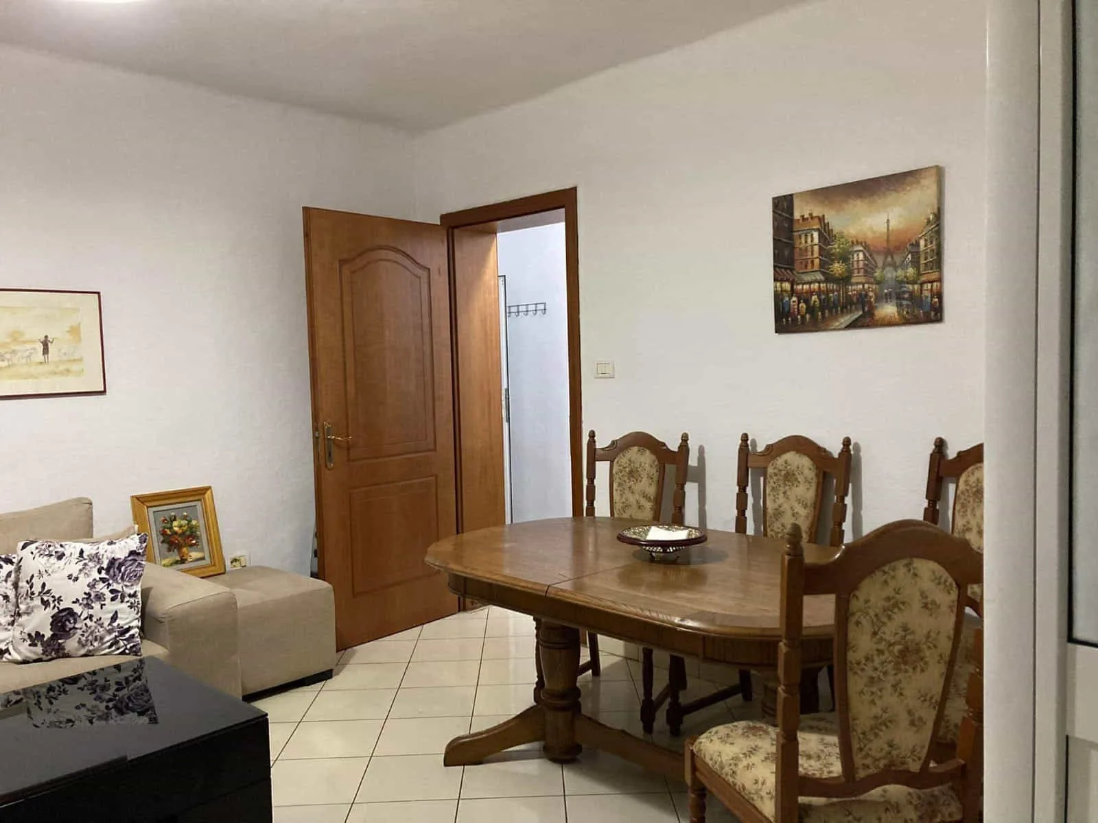 Vile Me Qera 1+1 Tek Pazari i Ri (ID BV22475) Tirane