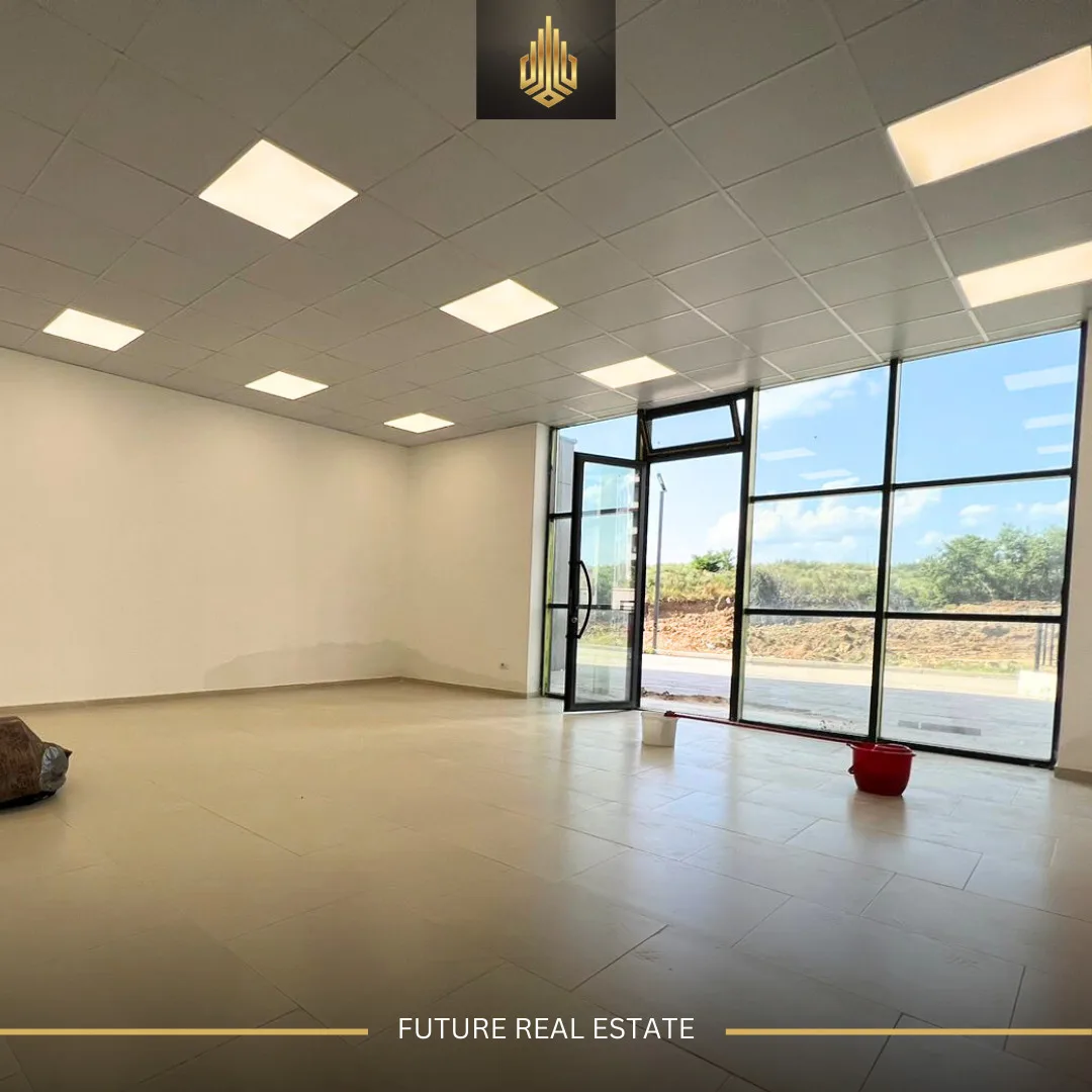 Lokal me QERA/83m²