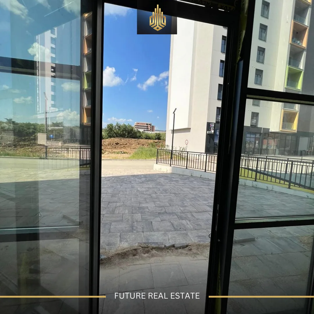 Lokal me QERA/83m²