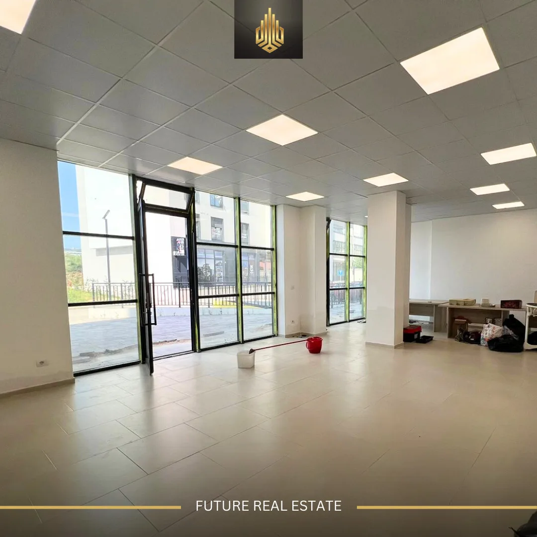Lokal me QERA/83m²