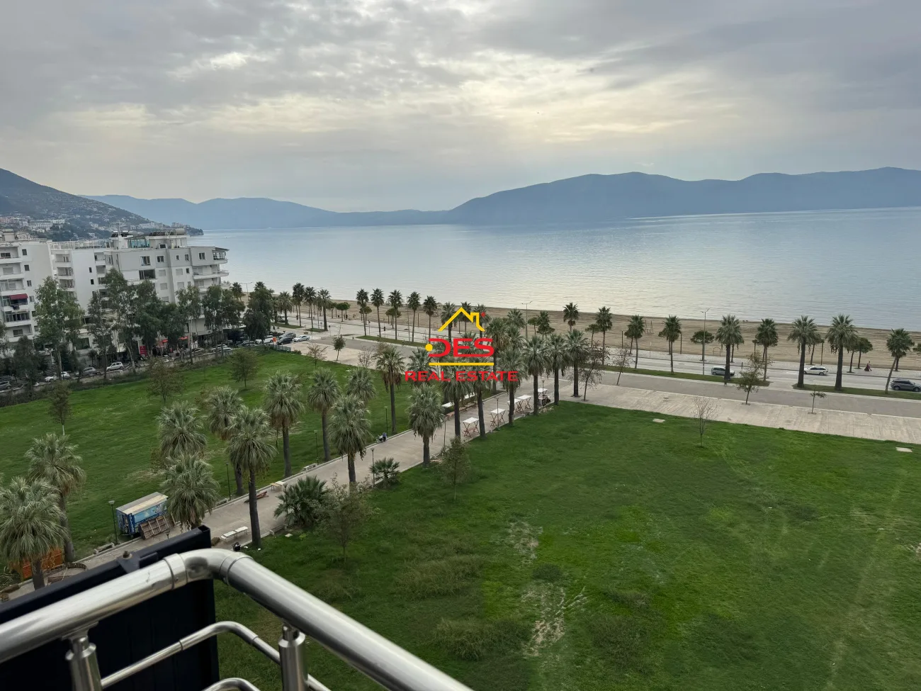 Shitet apartament luksoz 3+1+2 në lungomare te shkolla e marinës,vlorë
