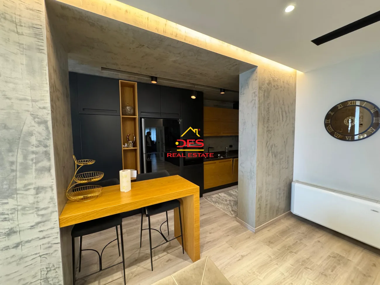 Shitet apartament luksoz 3+1+2 në lungomare te shkolla e marinës,vlorë