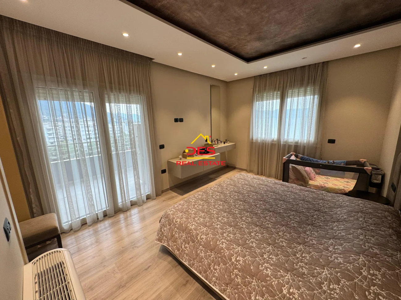 Shitet apartament luksoz 3+1+2 në lungomare te shkolla e marinës,vlorë