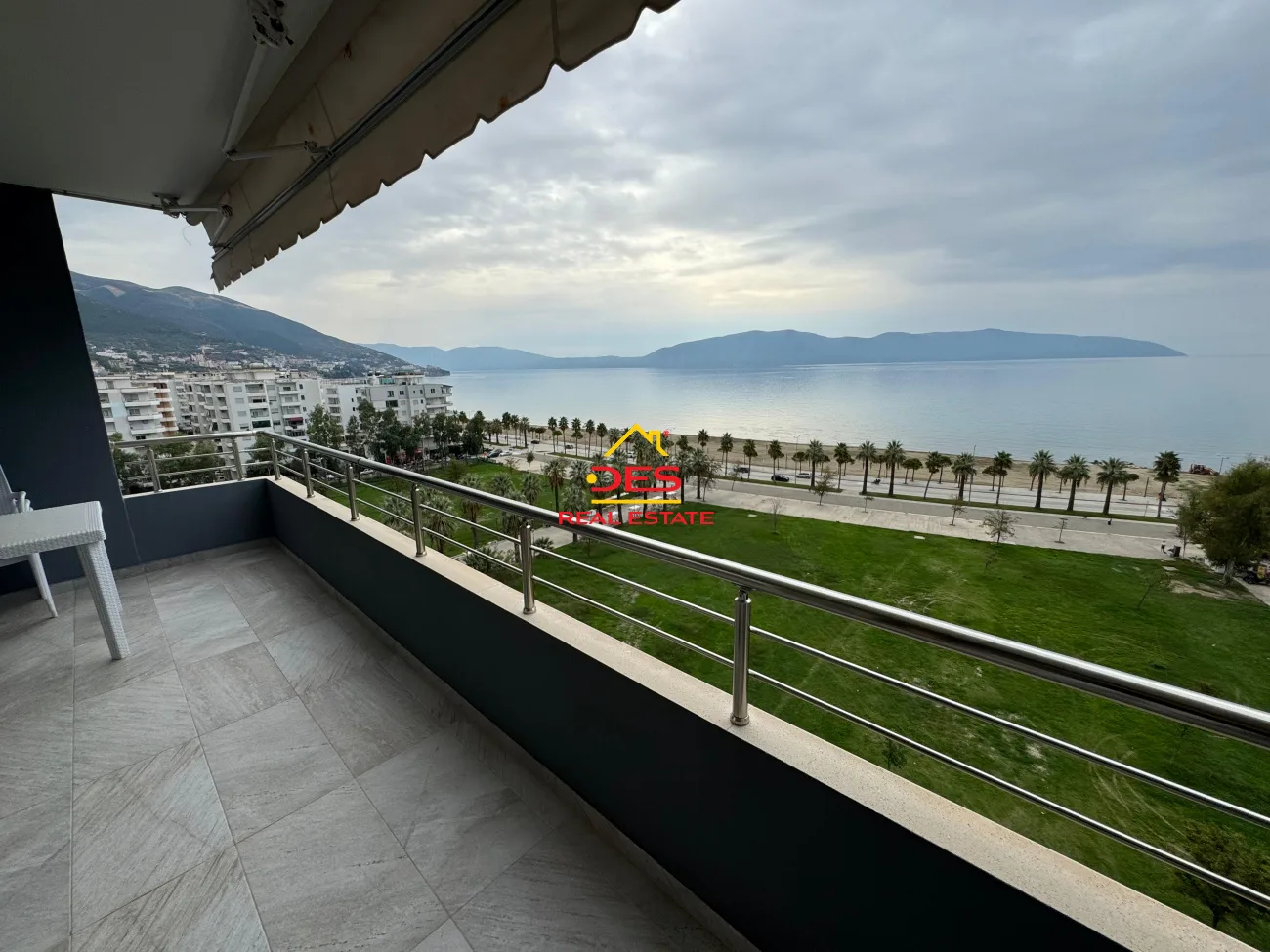 Shitet apartament luksoz 3+1+2 në lungomare te shkolla e marinës,vlorë