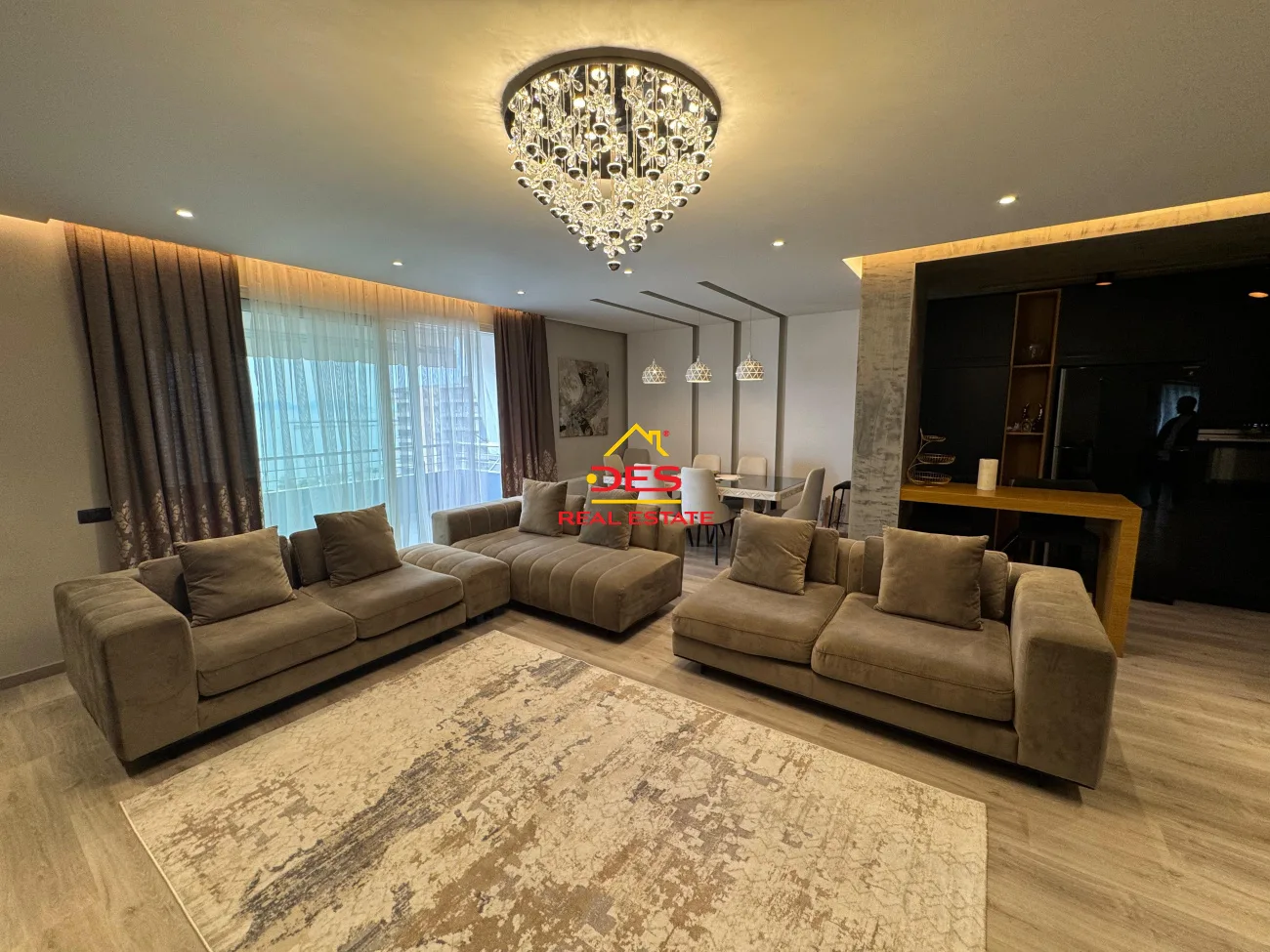 Shitet apartament luksoz 3+1+2 në lungomare te shkolla e marinës,vlorë