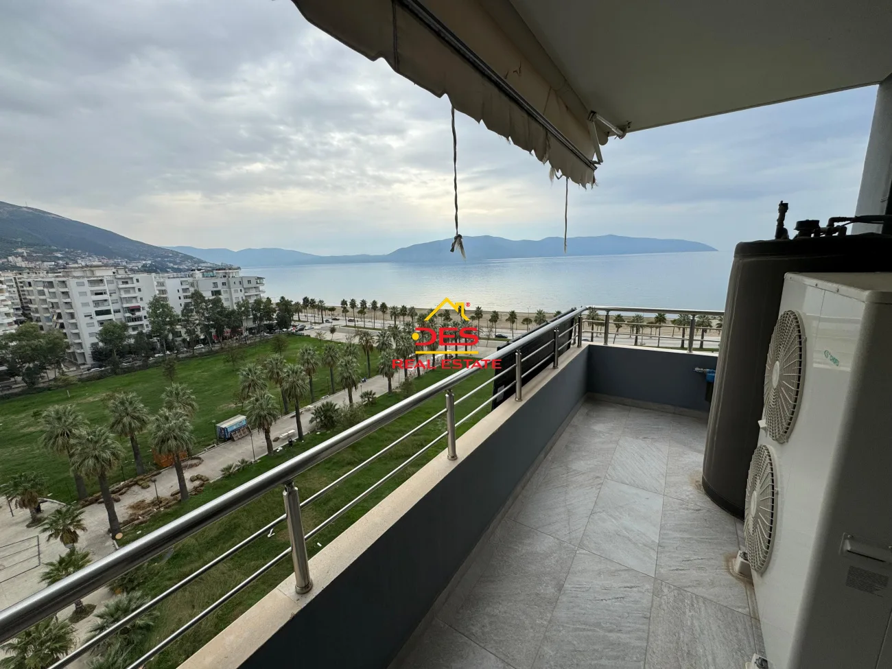 Shitet apartament luksoz 3+1+2 në lungomare te shkolla e marinës,vlorë