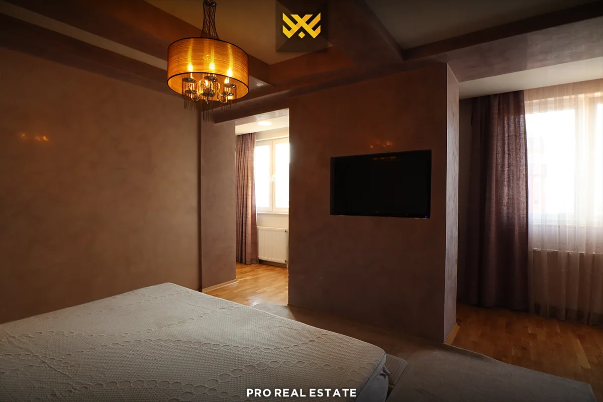 Banesë Penthouse 138m² për #SHITJE në Lagjen e Spitalit.