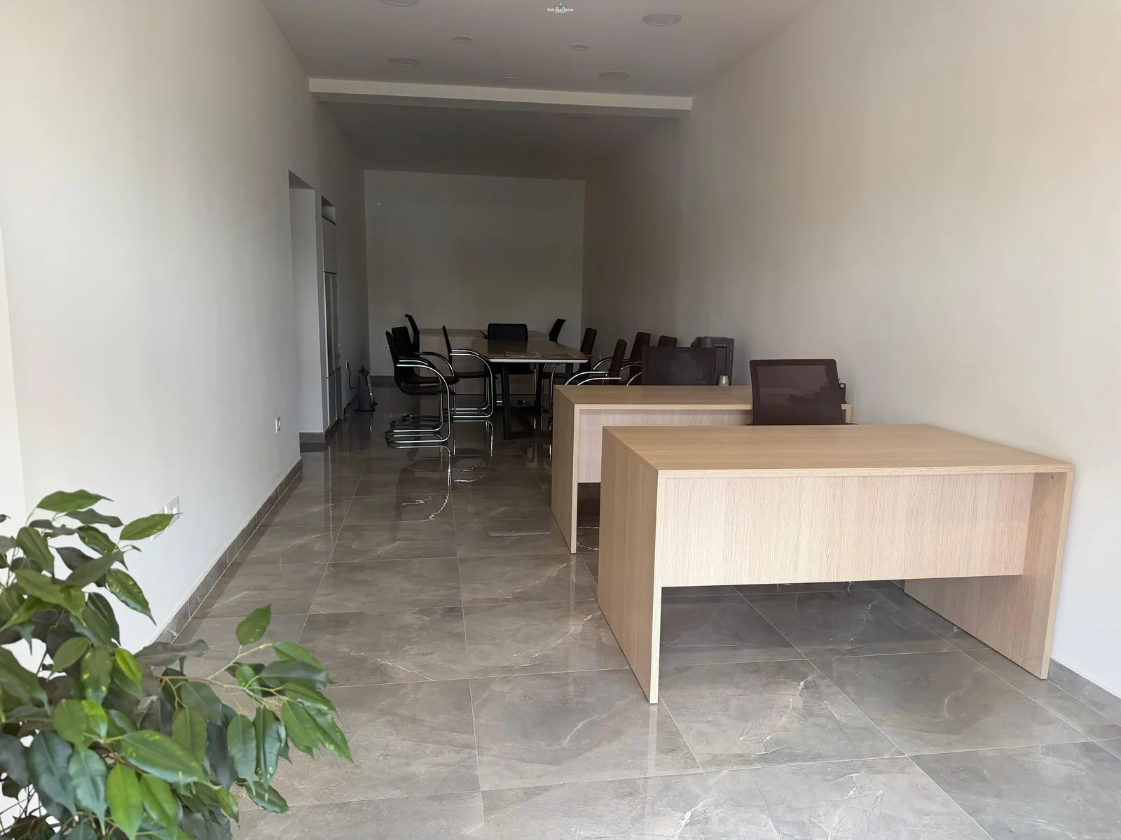 Dyqan Me Qera Tek Stadiumi Dinamo (ID BD21830) Tirane