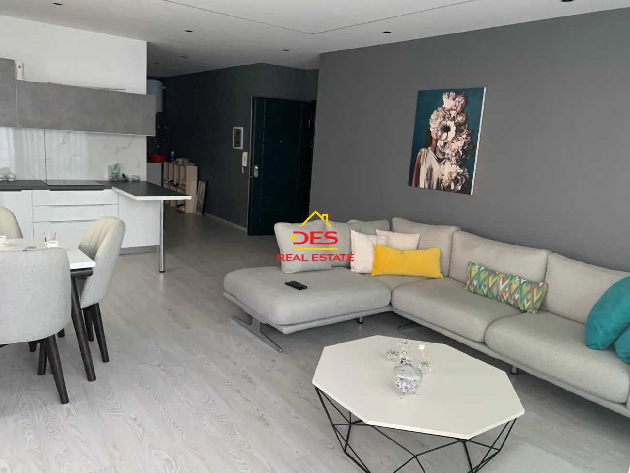 JEPET ME QIRA APARTAMENT 2+1 PRANË PORTIT ,VLORË 📍 Te Ish- Karburant Vola