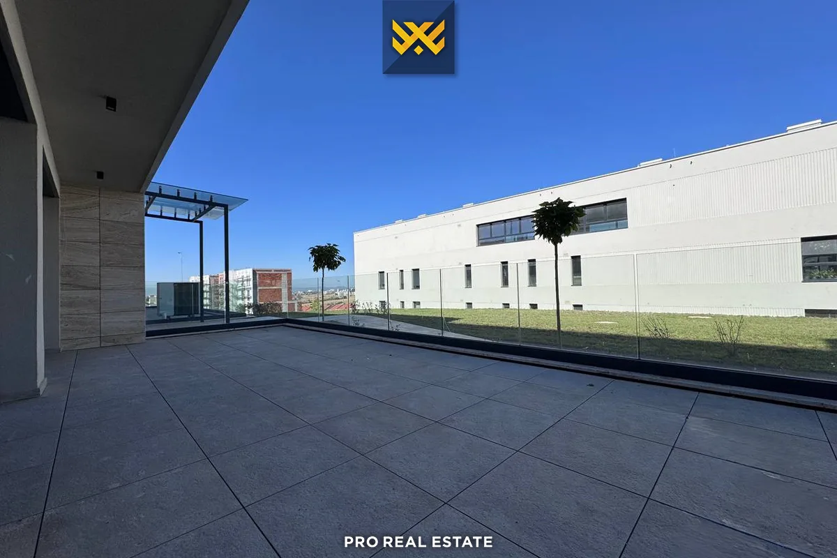 Terracier 202m² + 77.8m² me #QIRA në Lagjen Marigona Hill