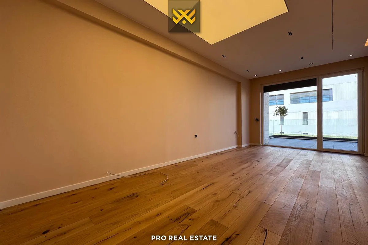 Terracier 202m² + 77.8m² me #QIRA në Lagjen Marigona Hill