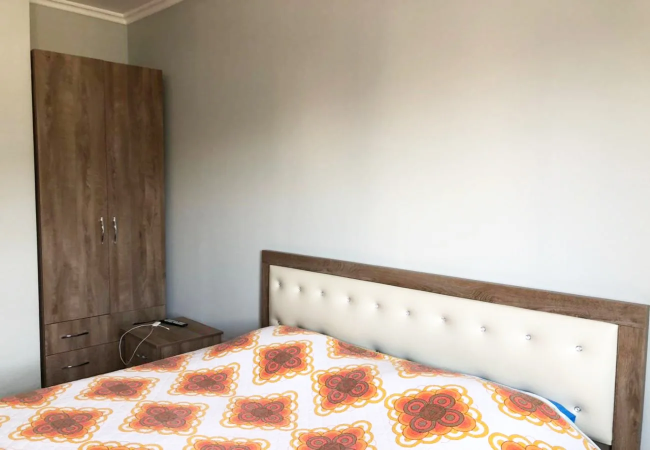 Shitet garsionere në qendër, shëngjin.