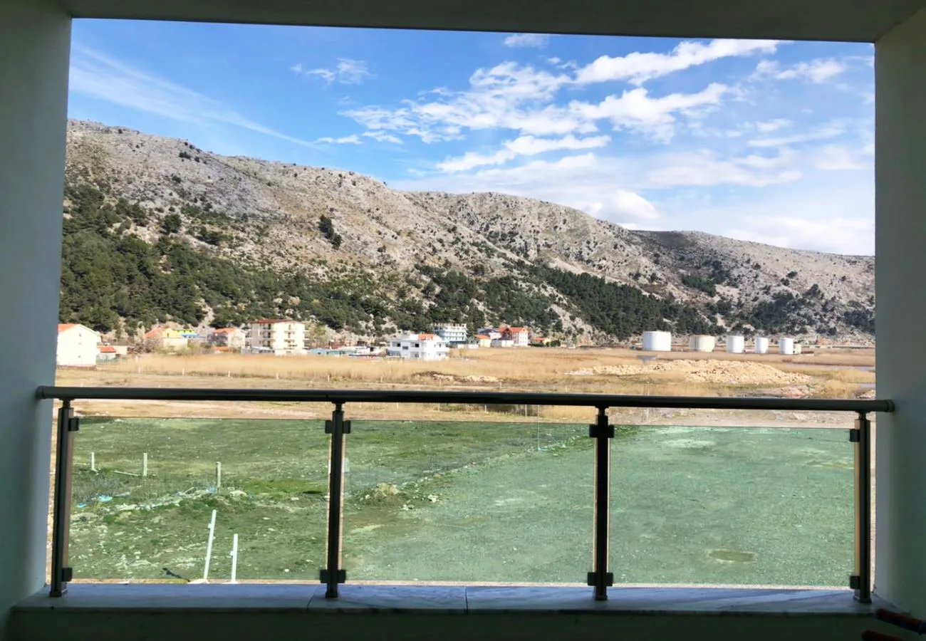 Shitet garsionere në qendër, shëngjin.