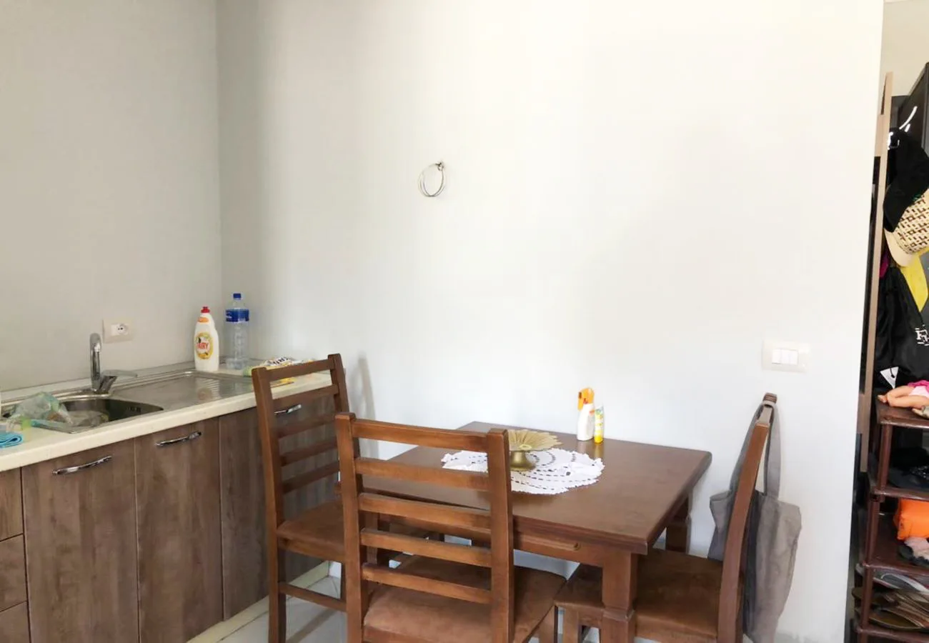 Shitet garsionere në qendër, shëngjin.