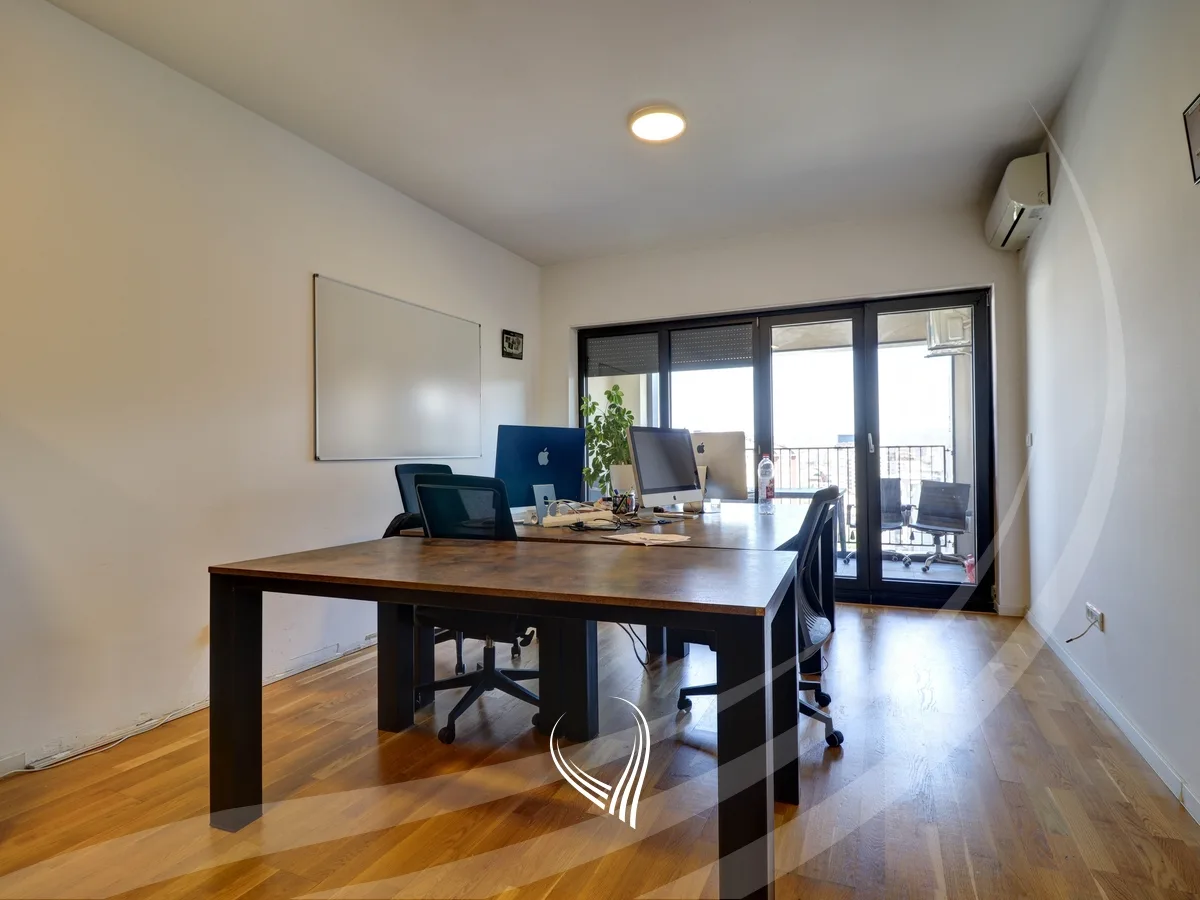 Zyre me 3 dhoma pune me qira në lagjen Lakrishtë – Dukagjini Residence