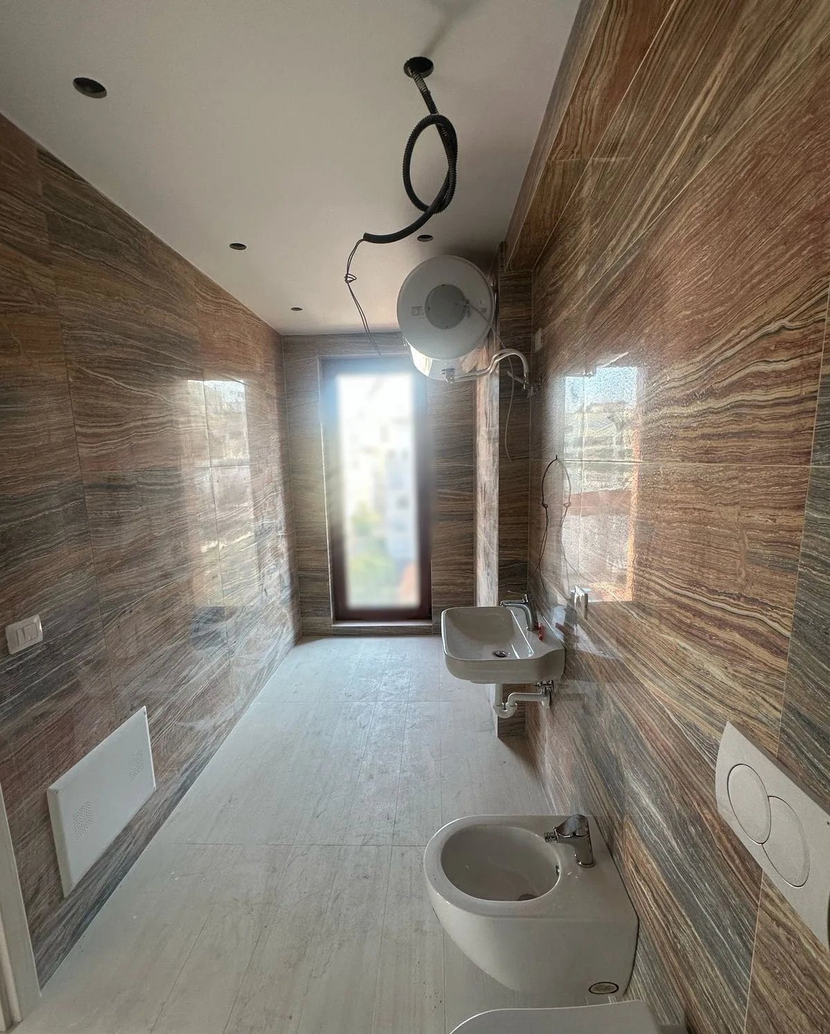 Zyre Me Qera 2+1 Tek Rruga e Kavajes (ID BZ2614) Tirane
