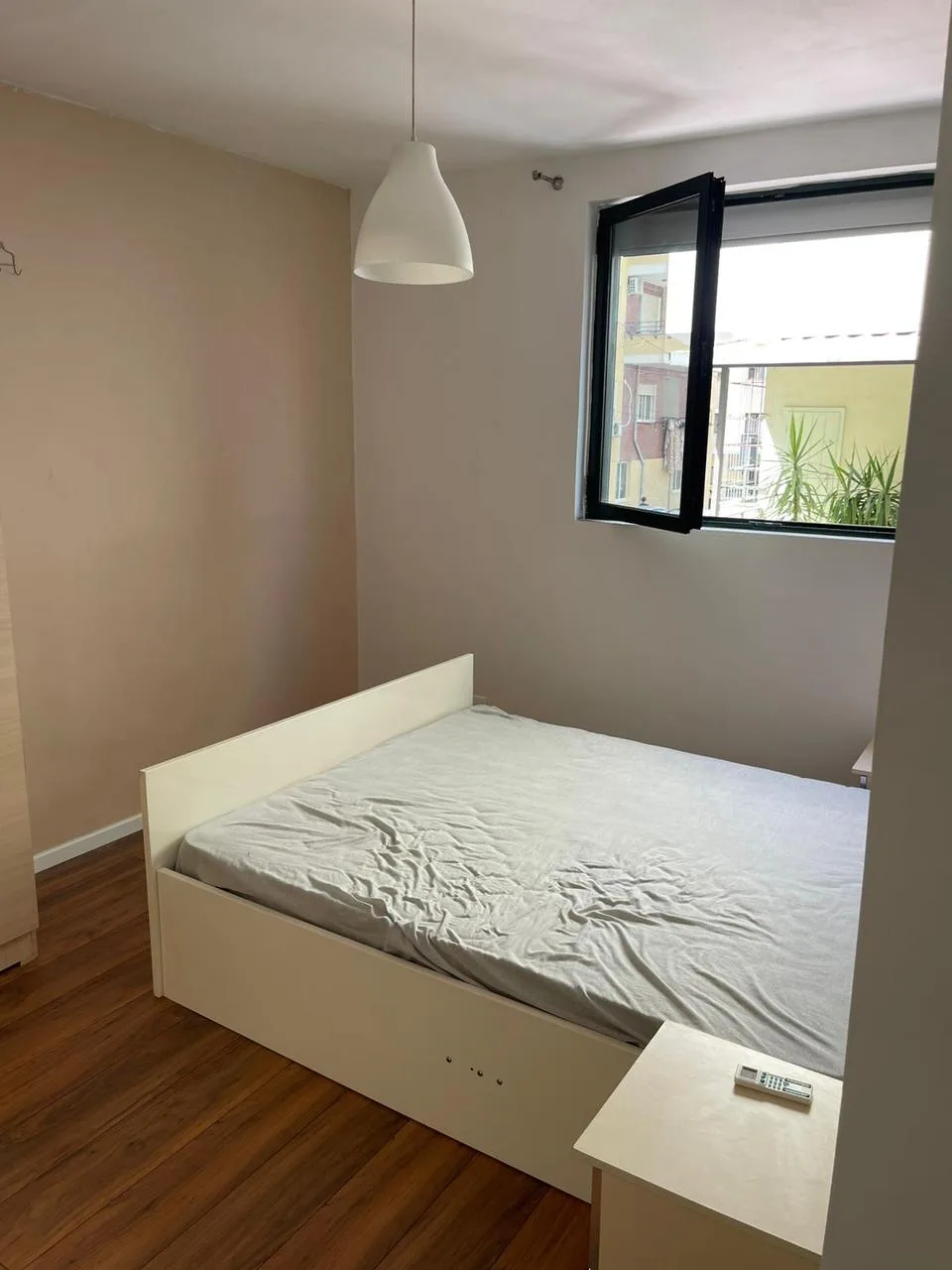 Apartament Me Qera 2+1 tek Komuna e Parisit (ID B2201394) Tirane.