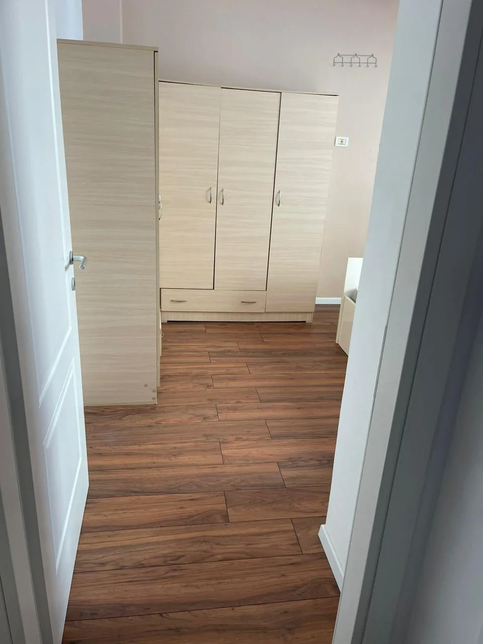 Apartament Me Qera 2+1 tek Komuna e Parisit (ID B2201394) Tirane.