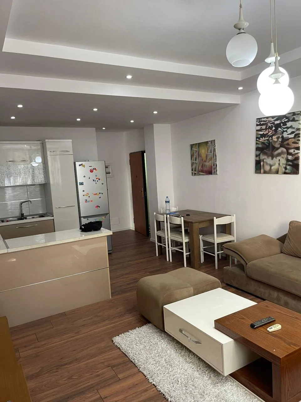 Apartament Me Qera 2+1 tek Komuna e Parisit (ID B2201394) Tirane.