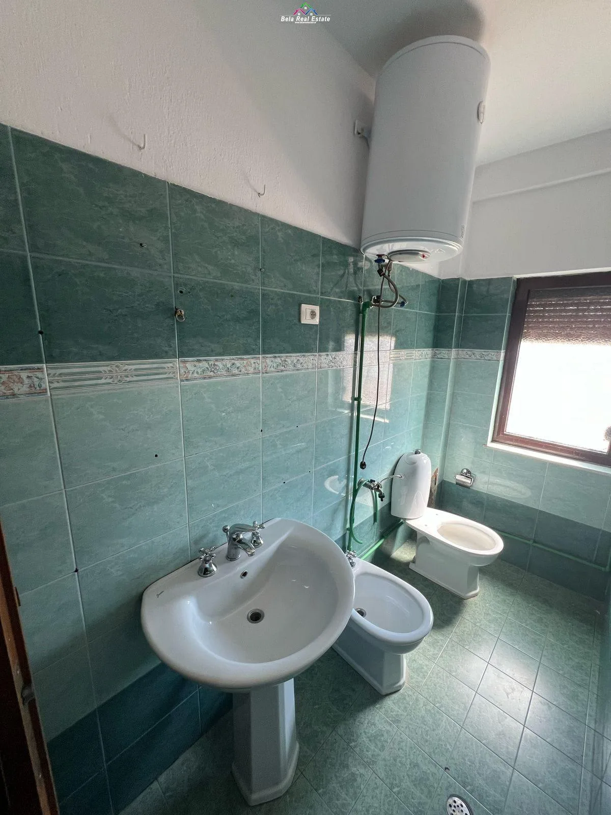 Kat Vile Me Qera 3+1 Tek Varri i Bamit (ID BV22409) Tirane