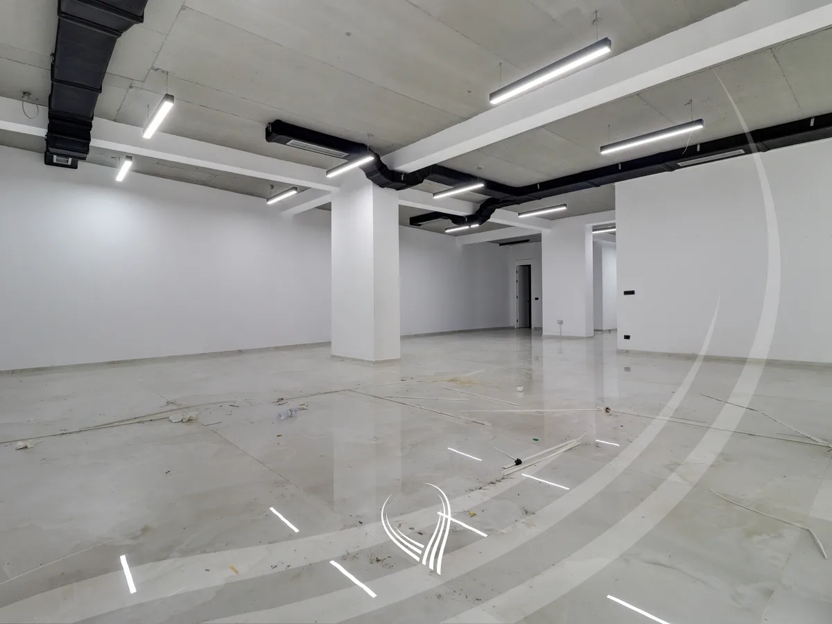 Lokal 202.70m2 me qira në lagjen Mati 1