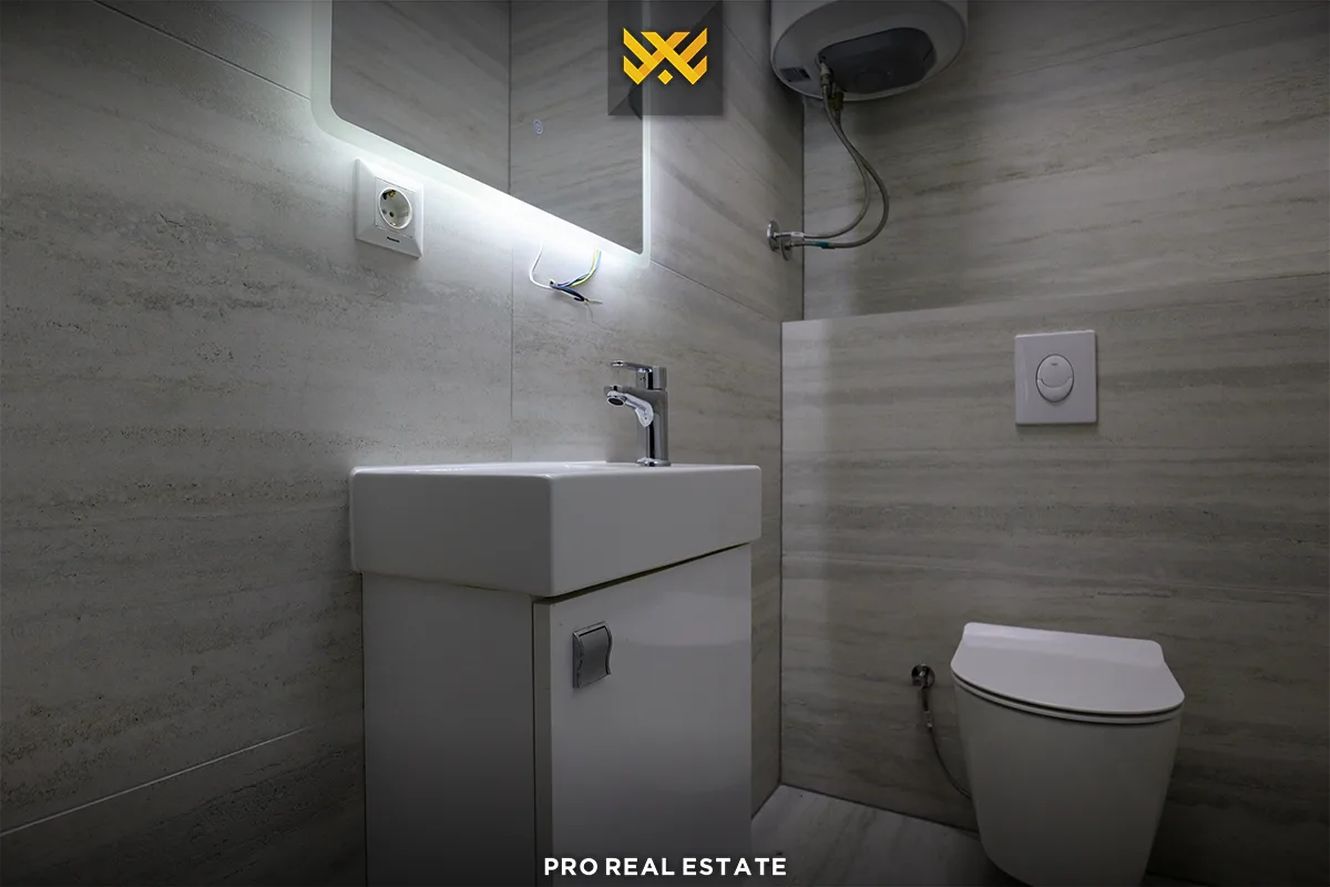 Lokal 133.7m² me #QIRA te Rruga C.