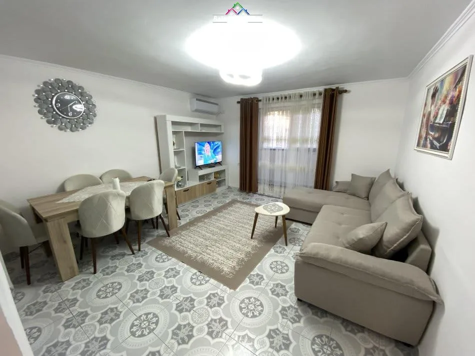 Apartament Me Qera 2+1 tek Ish Restoran Durresi (ID B221352) Tirane