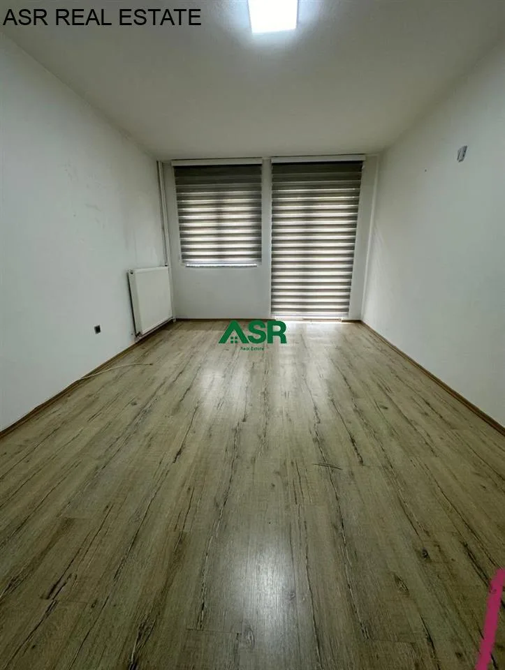 #ID:3224 Banesë/ Zyre 42m2 me #qira në qender ne shesh