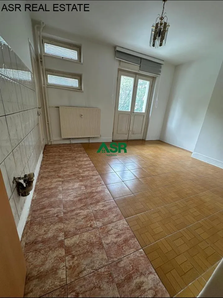 #ID:3224 Banesë/ Zyre 42m2 me #qira në qender ne shesh