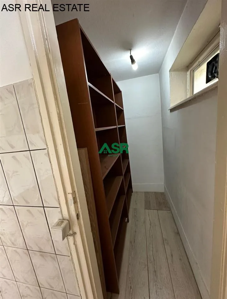 #ID:3224 Banesë/ Zyre 42m2 me #qira në qender ne shesh