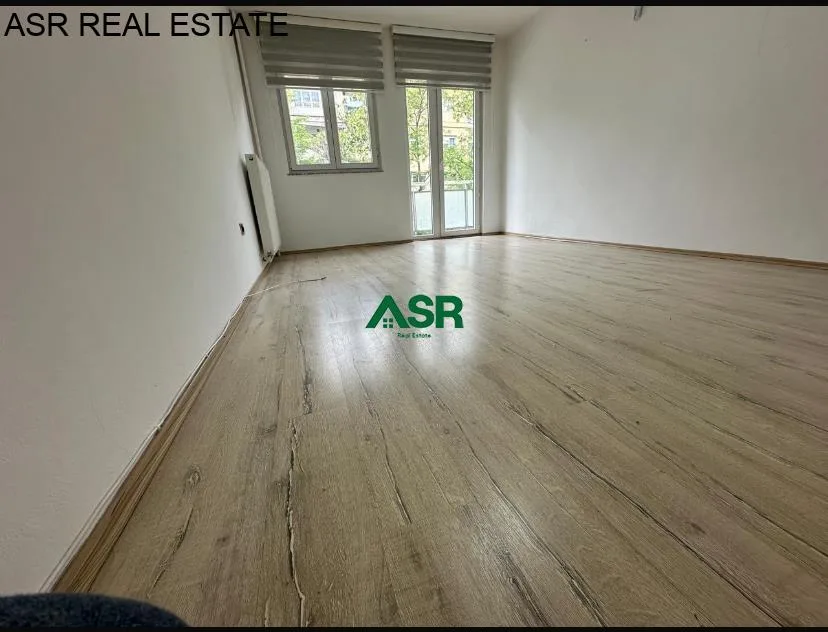 #ID:3224 Banesë/ Zyre 42m2 me #qira në qender ne shesh