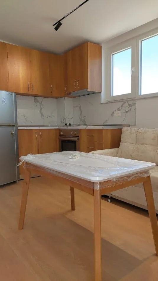 Apartament Me Qera 1+1 tek Ish Restorant Durresi (ID B2101181) Tirane.