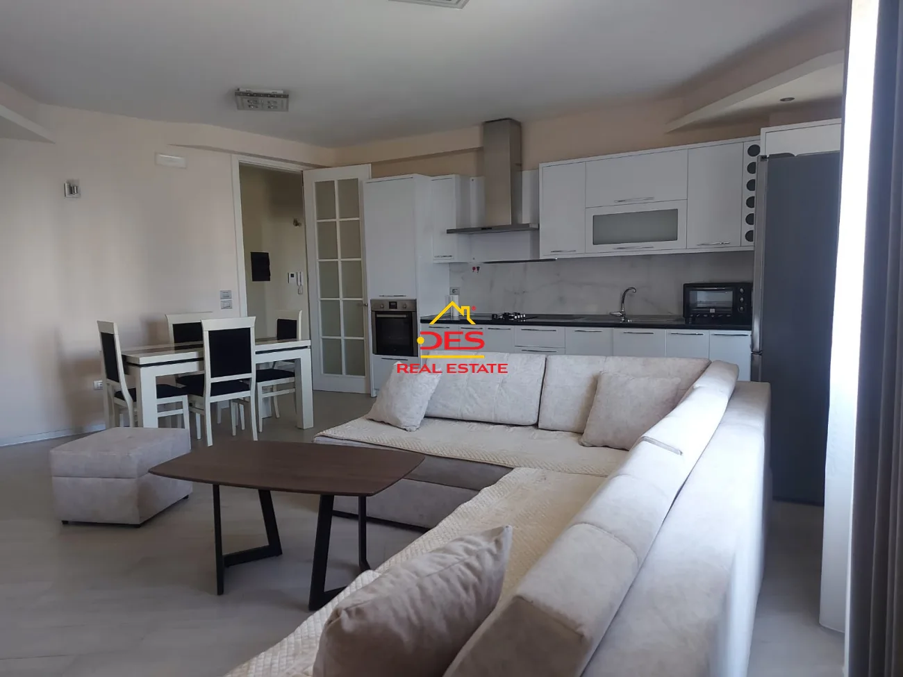 Jepet me qira apartament 3+1 në qendër, elbasan.