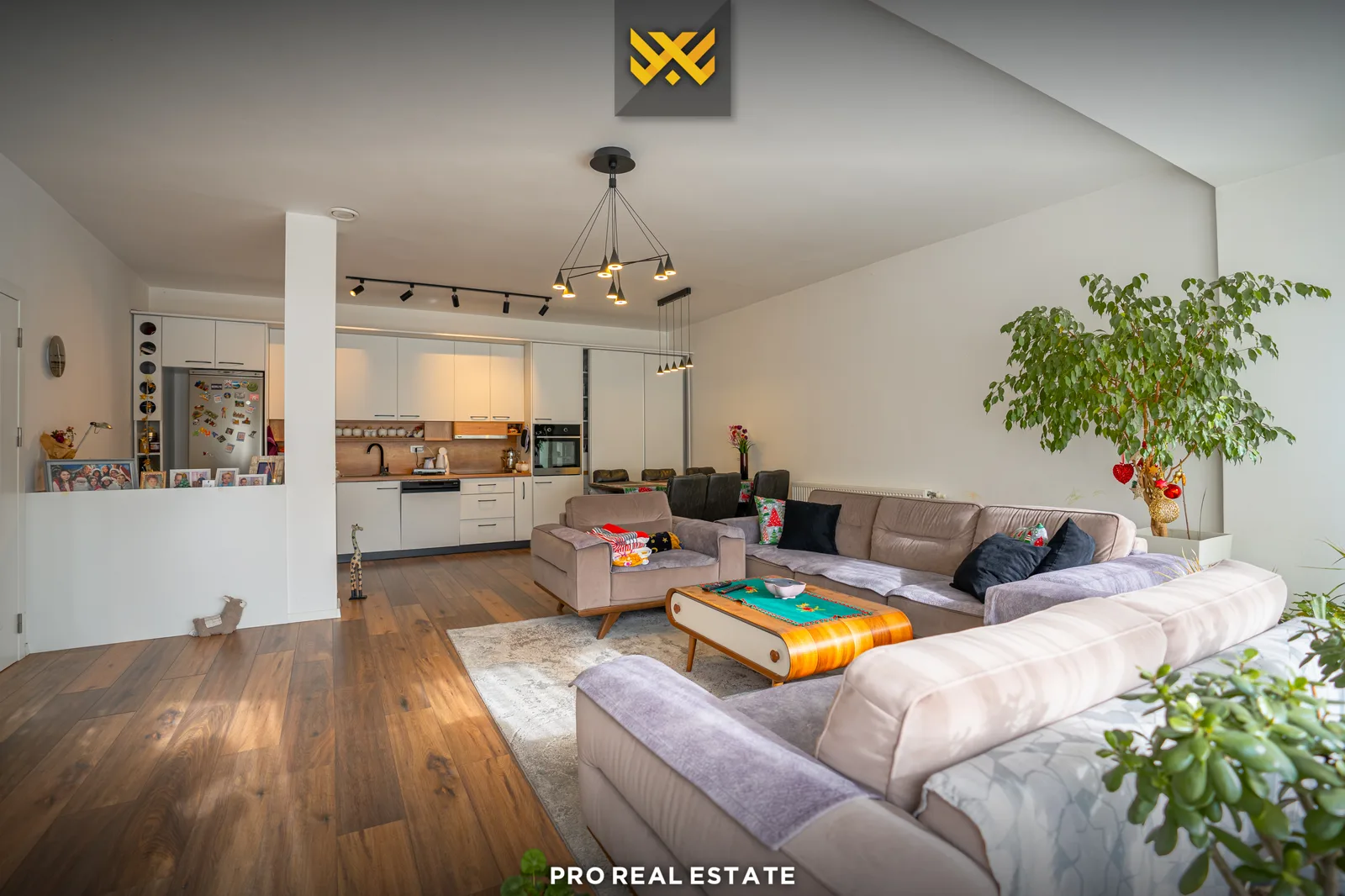 Shtëpi 250m² me #QIRA në Qendër.