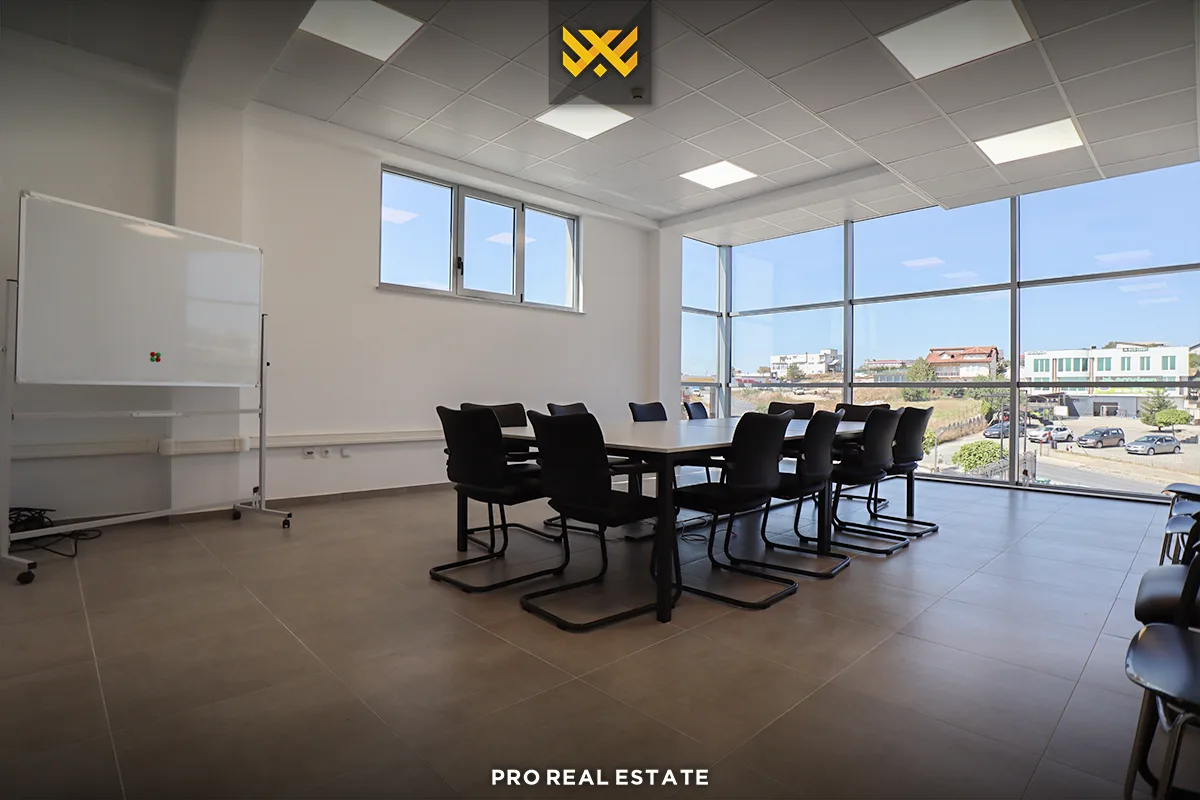 Zyrë 522m² me #QIRA në Veternik.