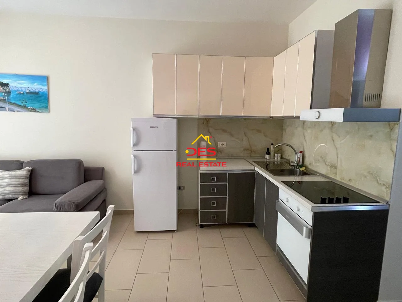 Shitet apartament 2+1 në kompleksin diamond hill, vlorë.