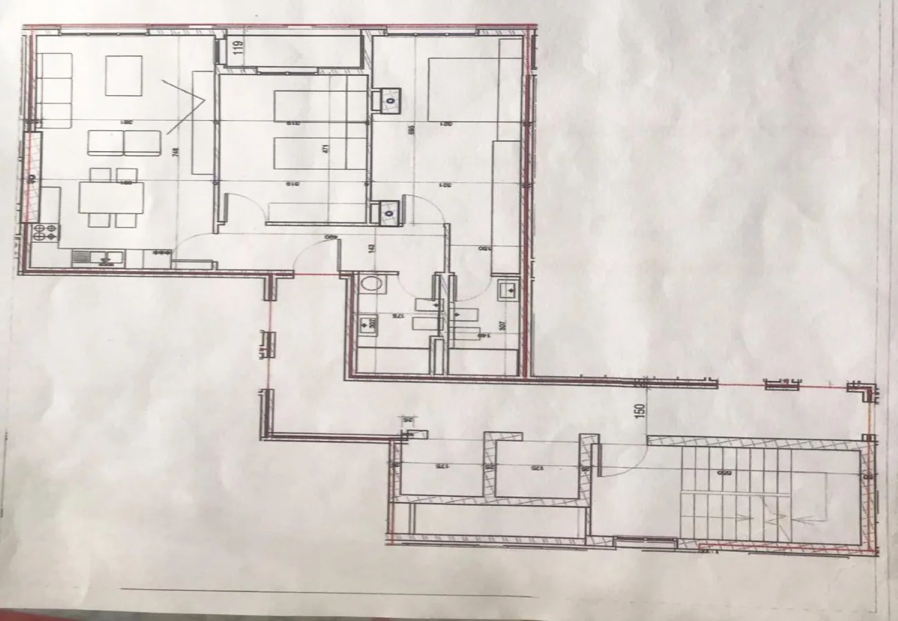 Shitet apartament 2+1 te farmacia 10, tiranë.