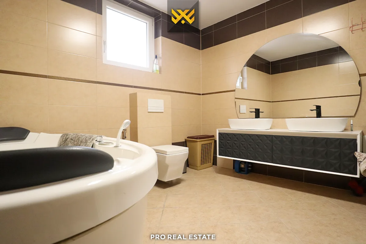 Shtëpi 229m² për #SHITJE në Veternik