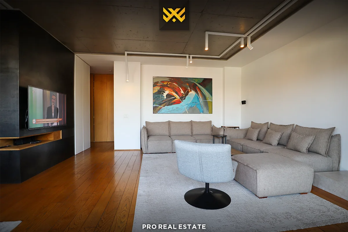 Penthouse 157m² + 30m² për #SHITJE në Emshir.