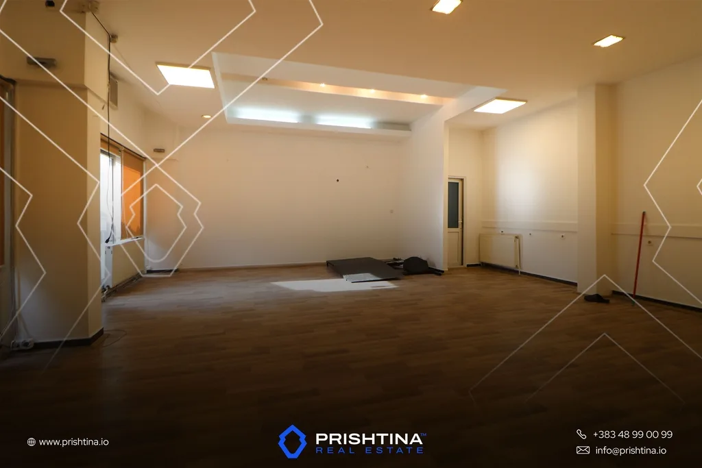 Lokal me qira 60m² në Qendër