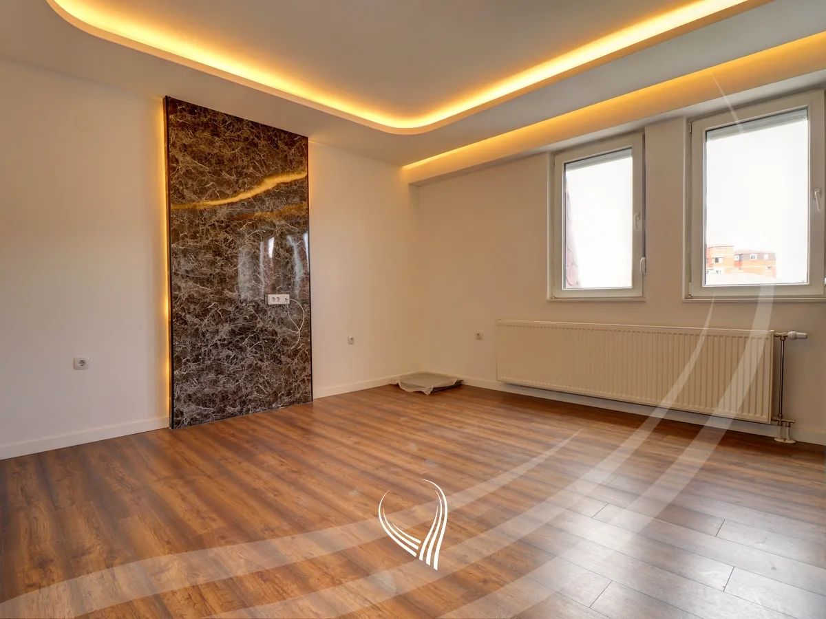 Zyre me 3 dhoma pune me qira në Qendër