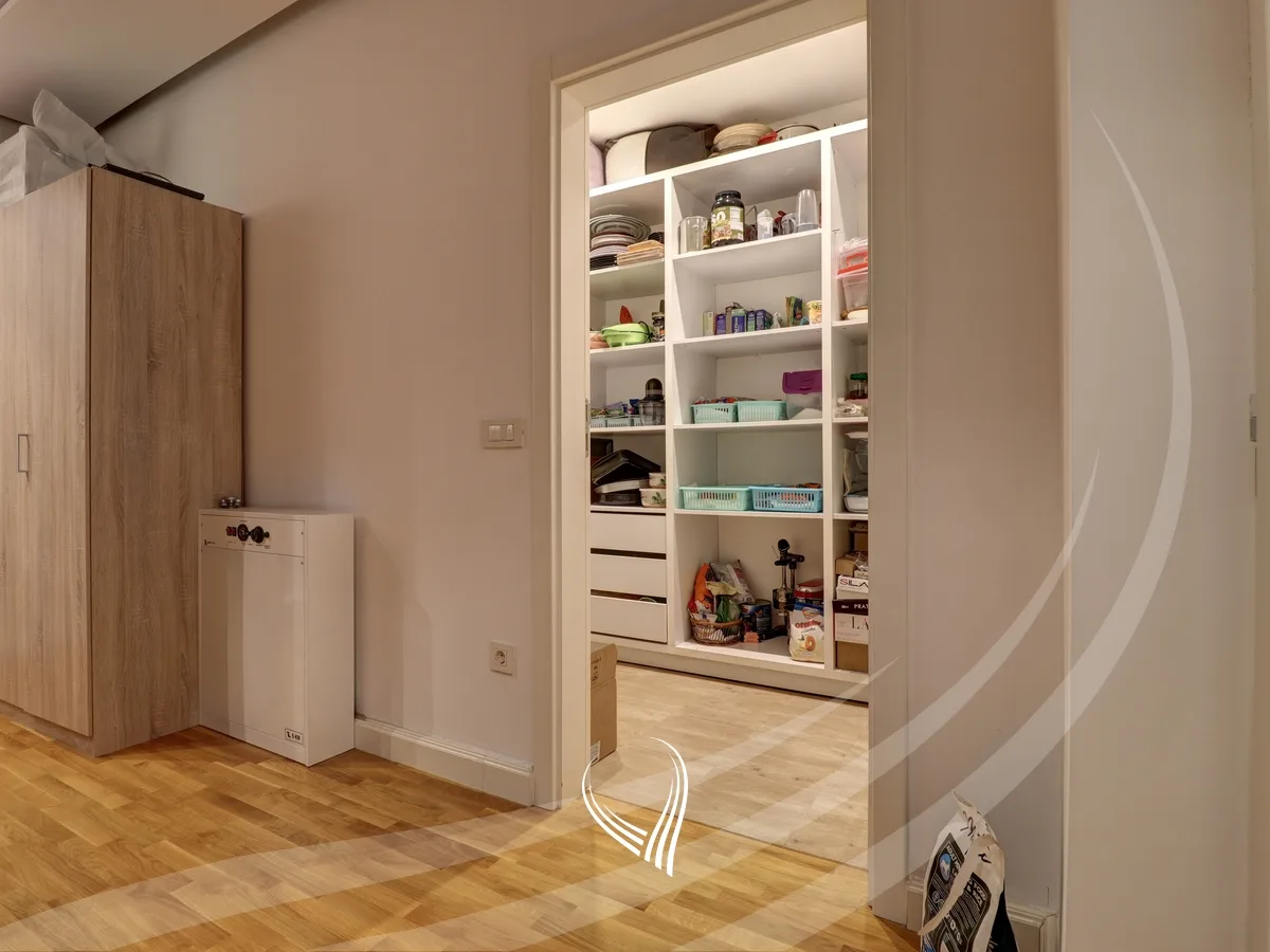 Banesë 200m2 me qira ne lagjen Lakrishte