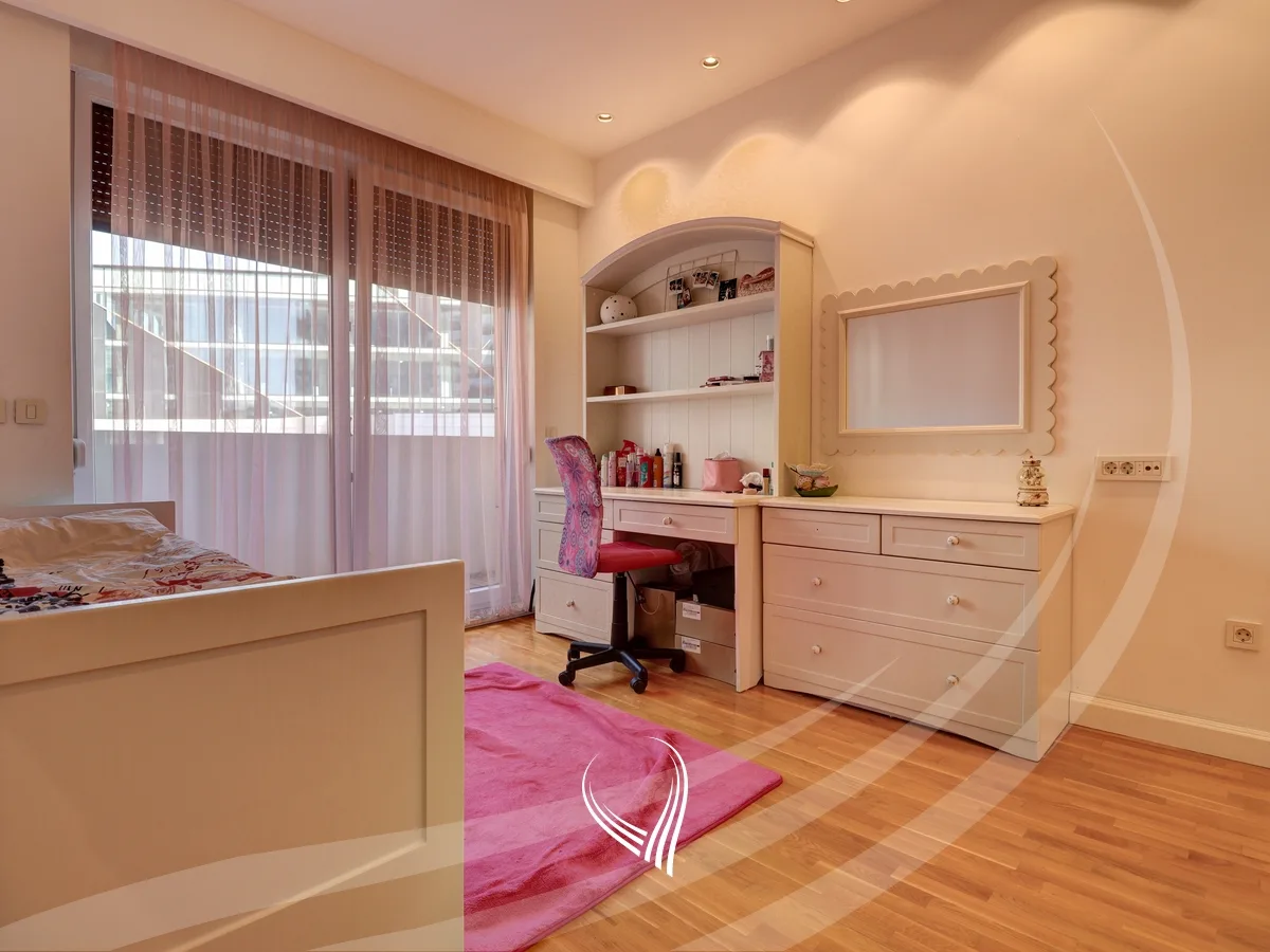 Banesë 200m2 me qira ne lagjen Lakrishte