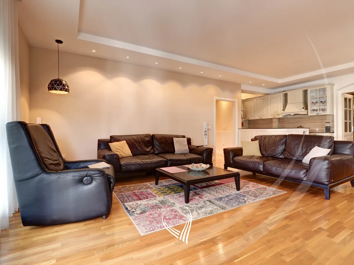 Banesë 200m2 me qira ne lagjen Lakrishte