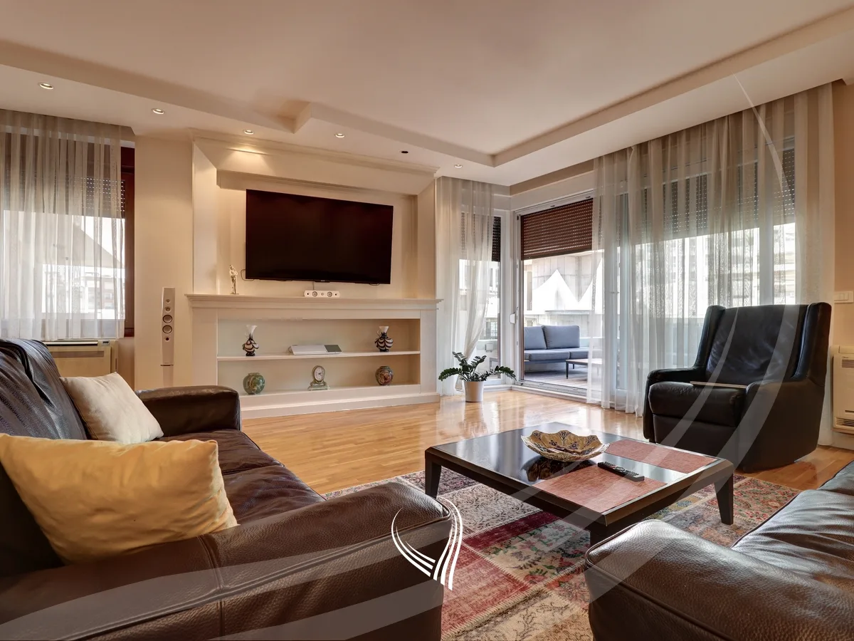 Banesë 200m2 me qira ne lagjen Lakrishte