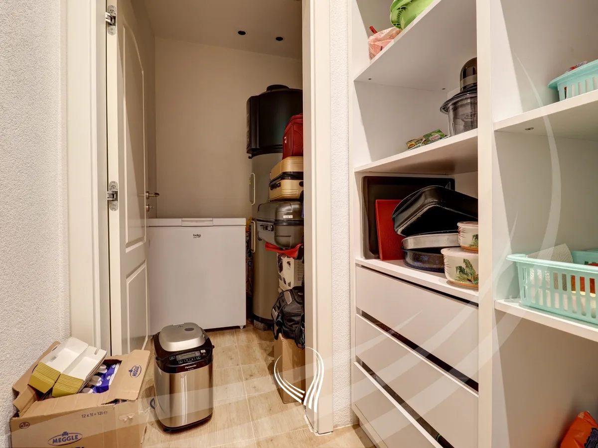 Banesë 200m2 me qira ne lagjen Lakrishte
