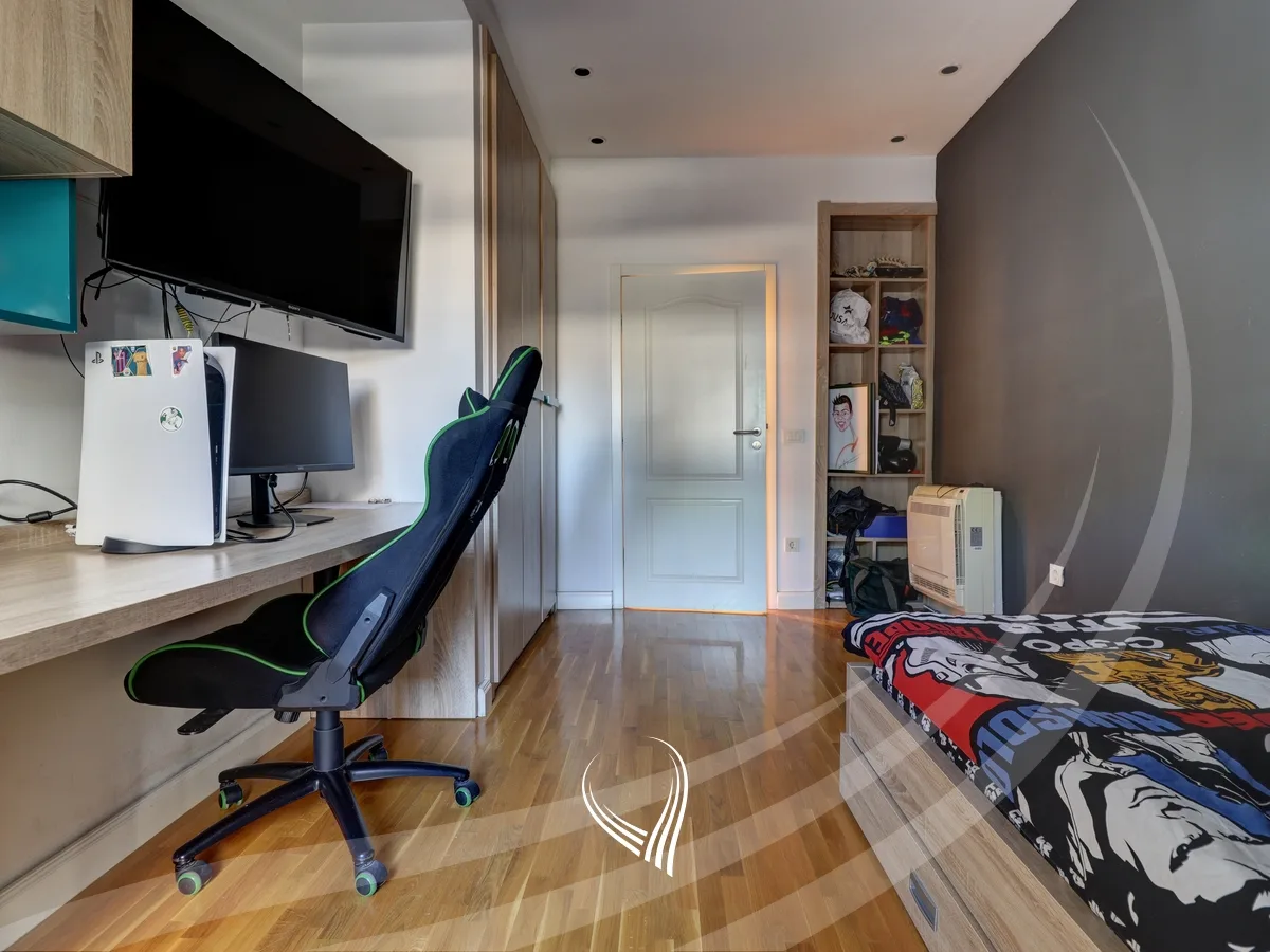 Banesë 200m2 me qira ne lagjen Lakrishte