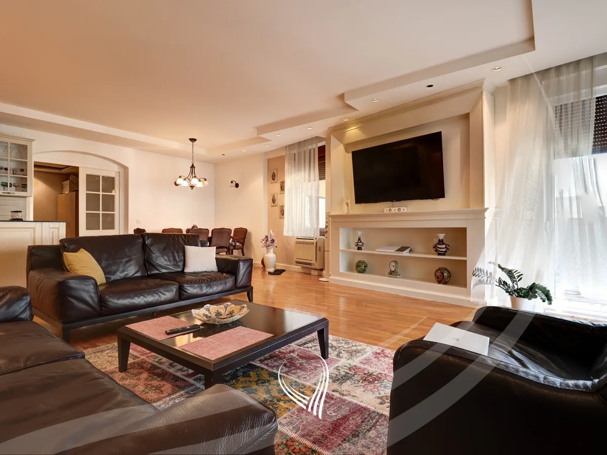 Banesë 200m2 me qira ne lagjen Lakrishte