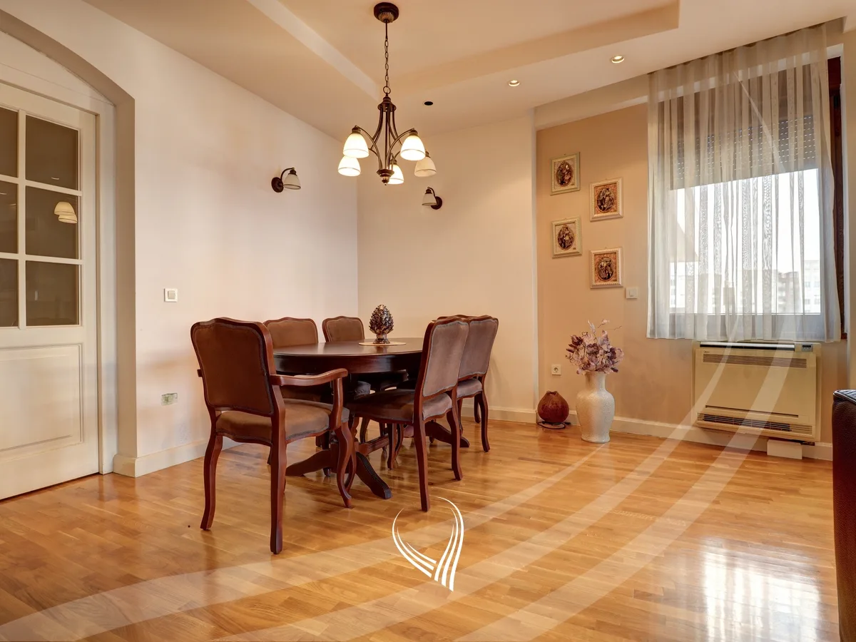 Banesë 200m2 me qira ne lagjen Lakrishte