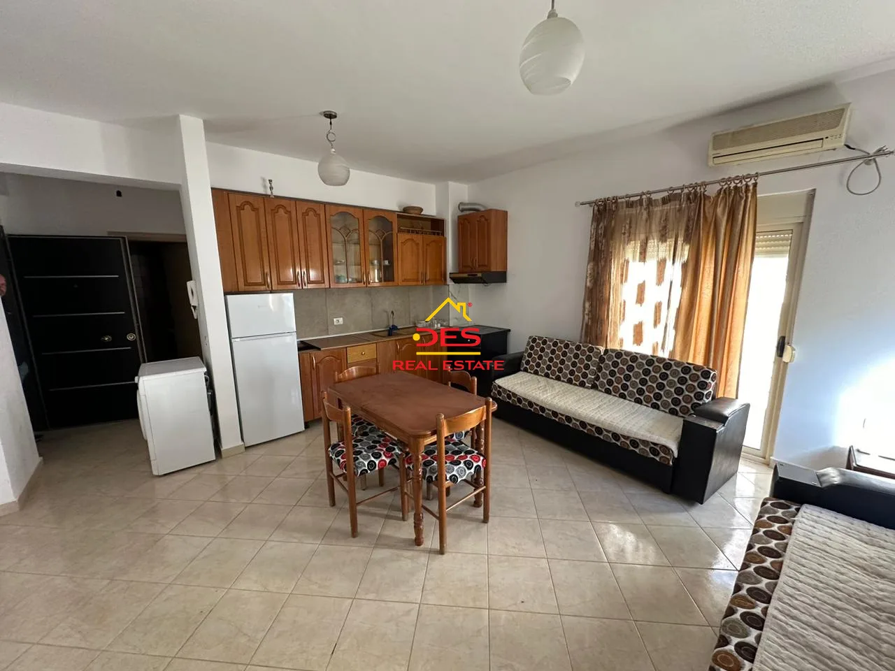 Shitet apartament 1+1 në orikum.